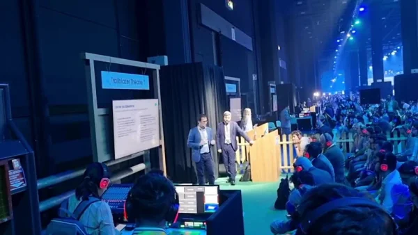 Gaetano Castaldo sul palco dell'Agentforce World Tour Milano durante il talk Agentforce + Claude: Building Agents You Can Trust